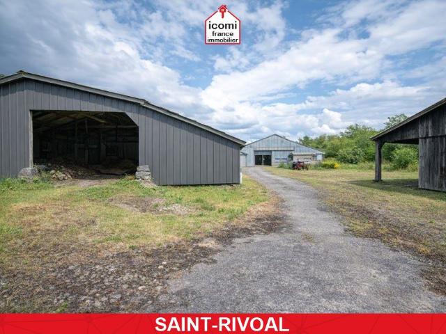 FINISTERE Saint Rivoal 29190 A VENDRE MAISON RENOVEE EN 1999 DE 165M² 4 CHAMBRES SOUS SOL COMPLET 3 HANGARS 9000M² DE TERRAIN PIECE DE VIE DE 67M²
