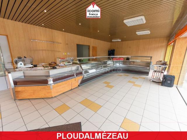 FINISTERE Ploudalmézeau 29830 A VENDRE IMMEUBLE EN MONOPROPRIETE 290M² FOND DE COMMERCE + APPARTEMENT T6 + GARAGE SUR TERRAIN DE 1000M²