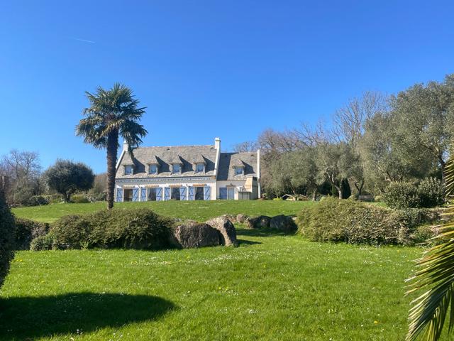 FINISTERE: Proche Brest. Superbe propriété côtière de 6 chambres avec accès direct au bord de l'eau