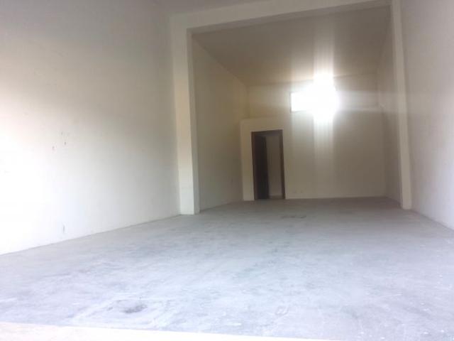 FINOCCHIO | Locale commerciale C/1 | Corte privata