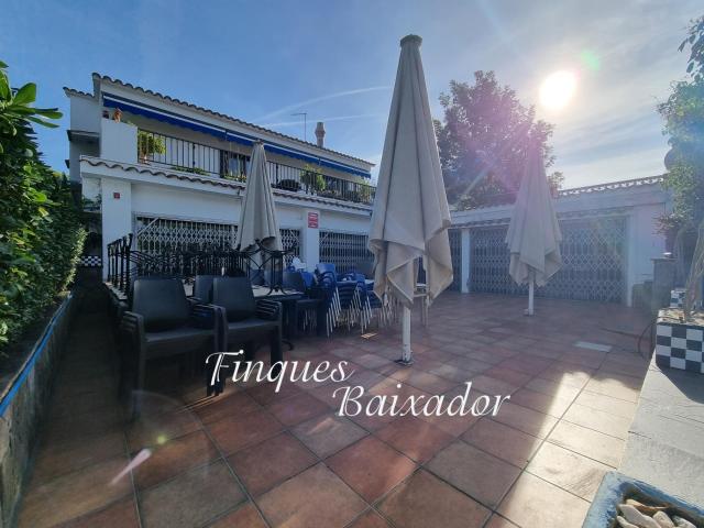¡FINQUES BAIXADOR PRESENTA ESTE RESTAURANTE CON VIVIENDA AL LADO DEL MAR!