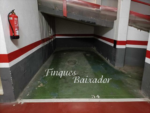 ¡FINQUES BAIXADOR PRESENTA PLAZA DE PARKING PARA COCHE, MOTO Y TRASTERO!