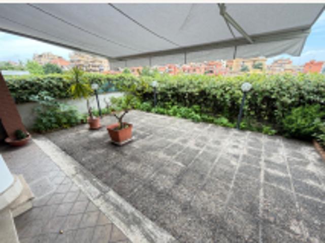 FIDENE, VIA MARIO DEL MONACO, SU DUE LIVELLI CON GIARDINO