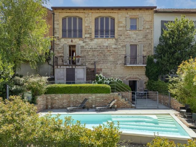Fienile ristrutturato con piscina panoramica 430m² Frassinello Monferrato