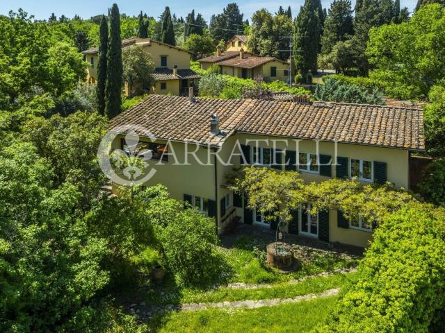 Fiesole, colline fiorentine, villa moderna su due livelli di. 300m² Fiesole