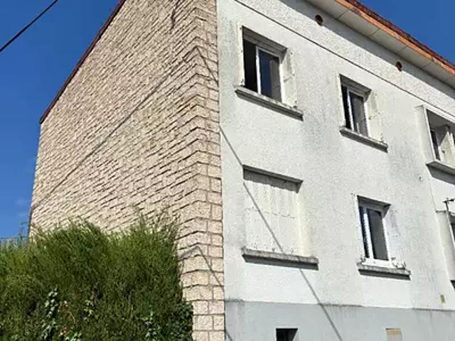 Figeac 46100 Achat / Vente immeuble au dernier étage cave