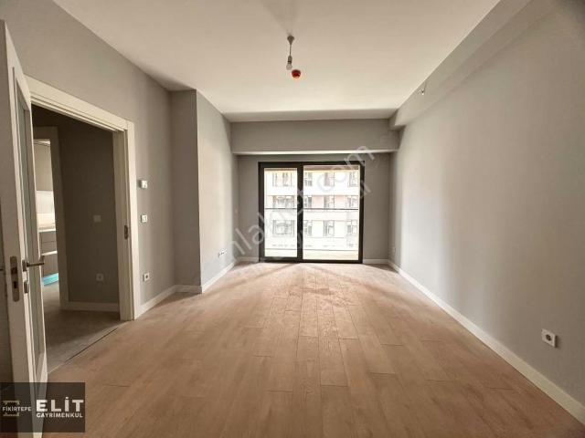 Fikirtepe Emlak Konut 16. Etapta Kapalı Mutfak 2+1 Kiralık Daire