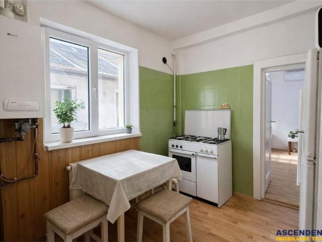 FILM Tur 3D!Casa cu 4 camere si curte, Central, Targu Mures