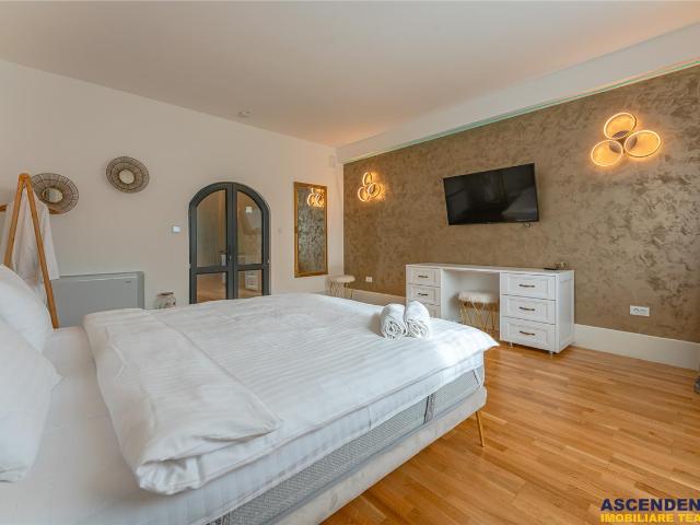 FILM& 3D! Vila high tech, cu semineu, jacuzzi, terasa, 7 camere, Central, Brasov