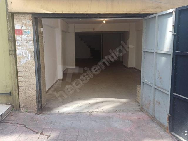 Firuzağa Merkezde, Asmalı Kahveye 20 Metre Mesafede 120 m2 Dükkan