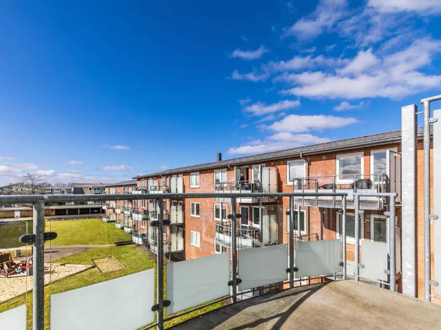 Fire værelses fordelt på 84 m2 m. Altan