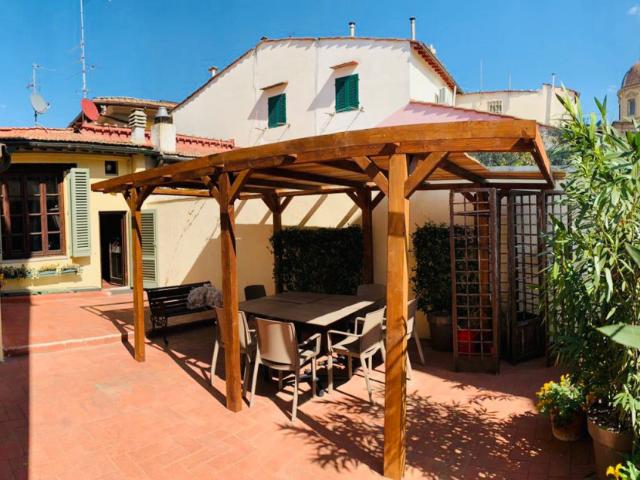 FIRENZE S. SPIRITO Appartamento con terrazza