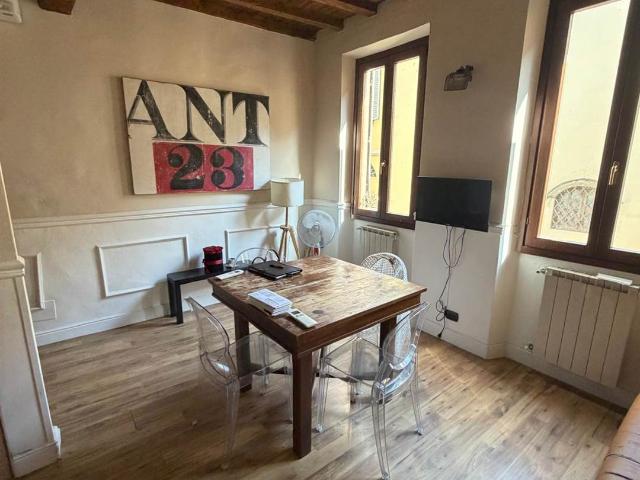 Firenze San Frediano affittasi 3 vani arredato