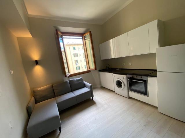 FIRENZE SAN JACOPINO Ampio trilocale