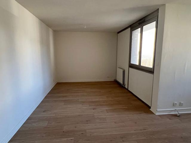 FIRMINY F2 AVEC TERRASSE