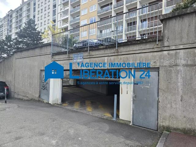 Firminy Location Parking / Garage 42