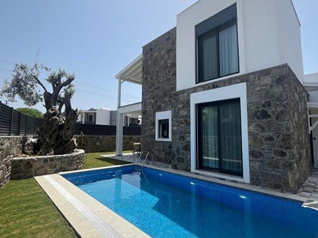 FIRSAT ! GÜMÜŞLÜK MERKEZ Satılık Havuzlu Müstakil Villa