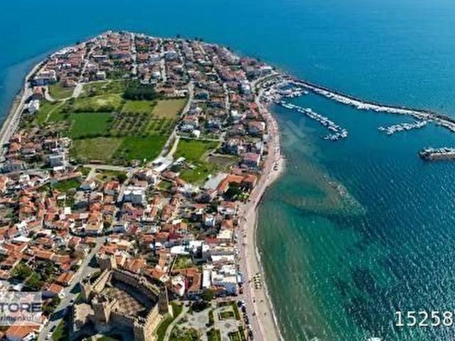 FIRSAT!DİKİLİ ÇANDARLI İMARA YAKIN! YAZLIK GETİRİLİ 500 m2 HİSSE