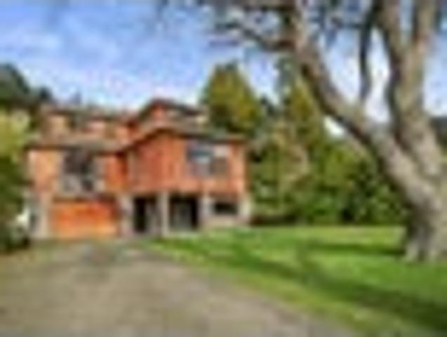 First time on the Market: 5 Bedroom Executive Home