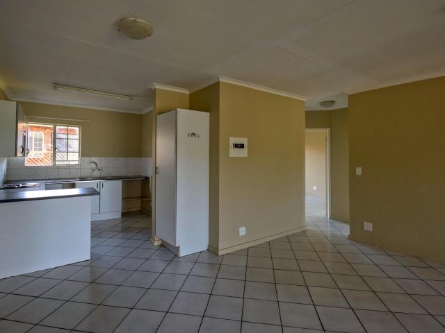 First floor, 2 bed 1 bath unit in Faerie Glen