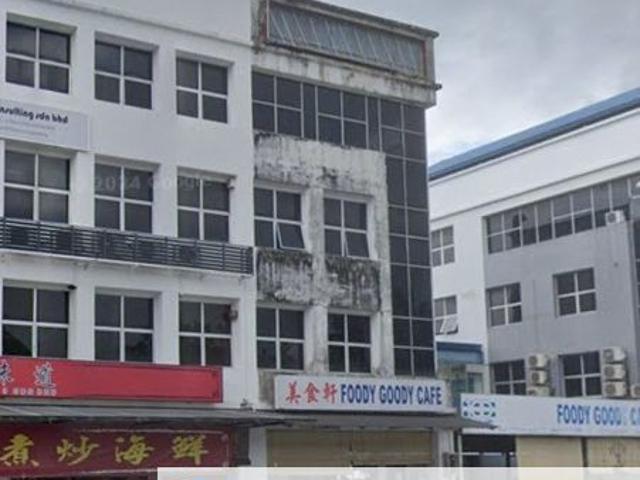 First Floor Corner / Office For Rent! Located at Stutong