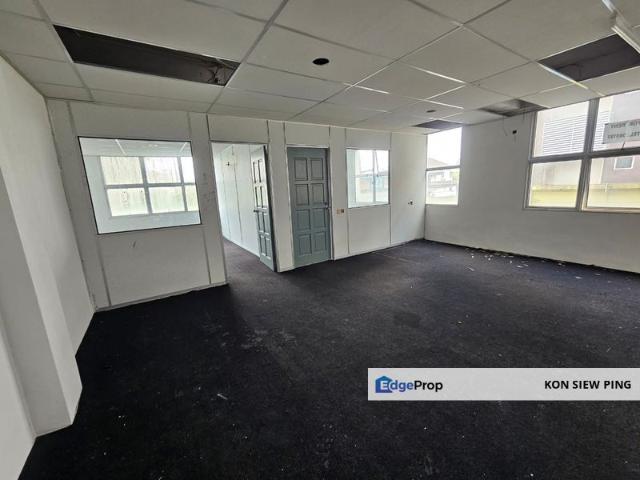 First Floor Corner Office / For Rent! Located at Stutong