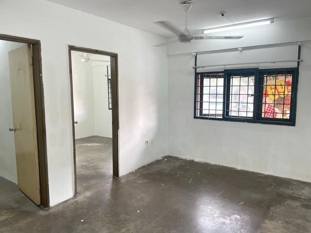 FIRST FLOOR Flat PKNS Seksyen 19 Shah Alam FOR SALE