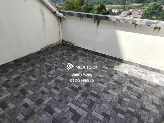 First Floor Flat @ Tun Aminah, Nearby Pasar Malam, Easy to rent out, Malay Quota Flat. Need apply consent
