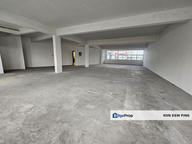 First Floor Intermediate / Office For Rent! Located at Stutong