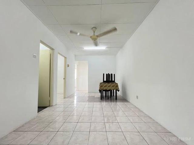 FIRST HOUSE BUYER Pendamar A Low Cost Flat 650sqft Top Floor 3R2B FH