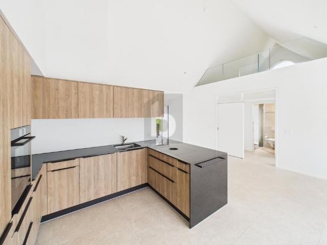 FIRST LETTING – WITH GALLERY, 3 BALCONIES & JURA VIEW