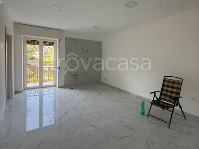 Fittasi monolocale a Napoli via Sartania, Pianura