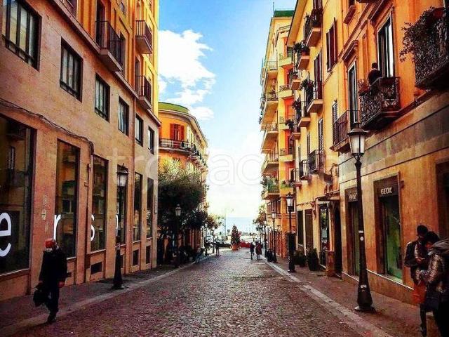 Fittasi attico a Salerno via Velia, Centro città
