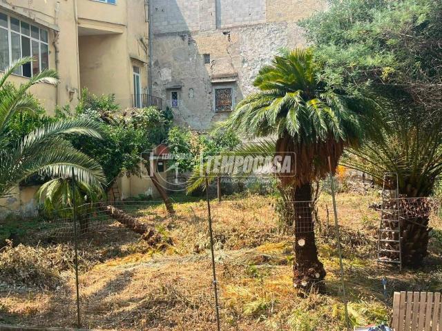 Fittasi appartamento a Napoli via della Sapienza, Centro Storico