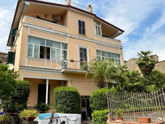 Fittasi appartamento a Napoli vico della Neve, 35, Stella Materdei