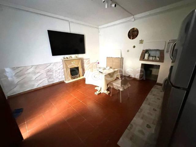 Fittasi bilocale a Macerata Campania via Vittorio Veneto