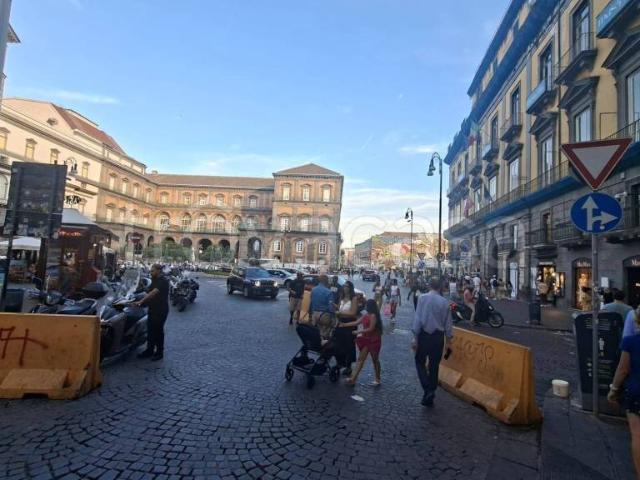 Fittasi bilocale a Napoli piazza del Plebiscito, Monte di Dio