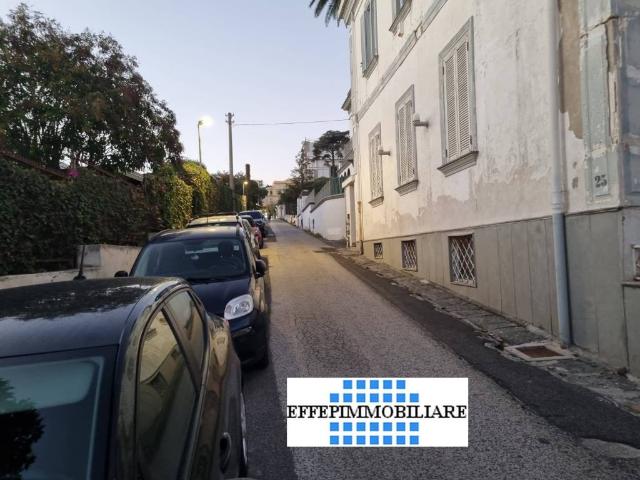 Fittasi bilocale a Napoli, Posillipo