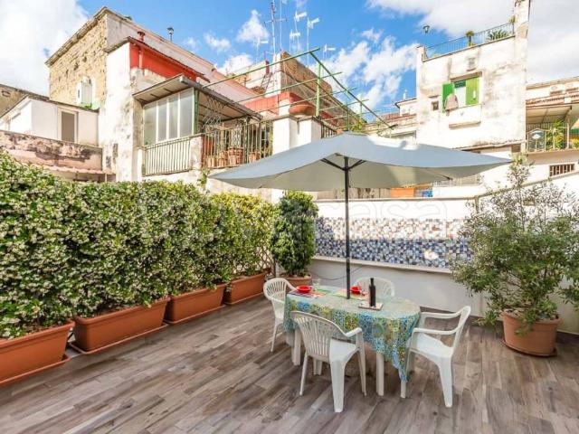 Fittasi bilocale a Napoli, Stella Materdei