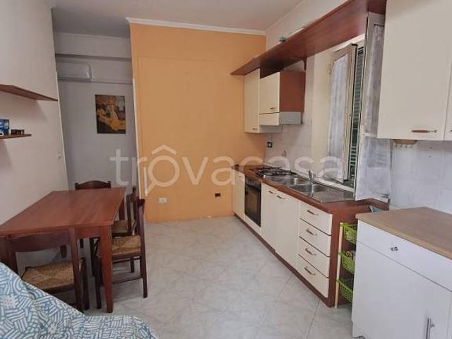 Fittasi bilocale a Pozzuoli