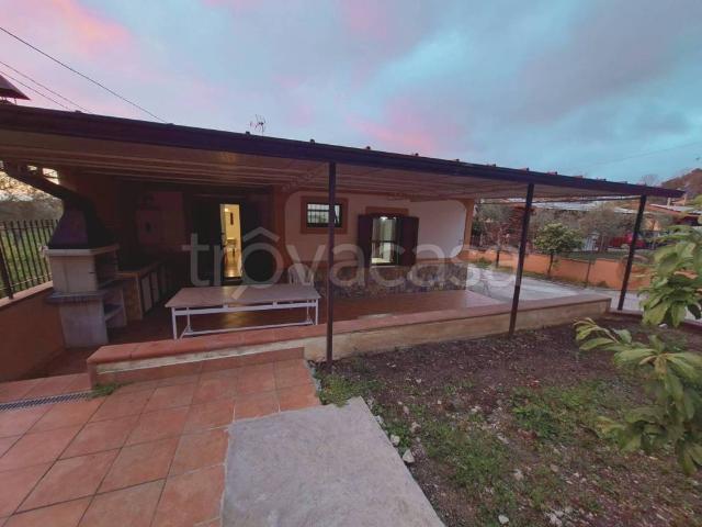 Fittasi casa indipendente a Fonte, Roccadaspide