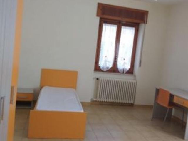 Fittasi due camere singole