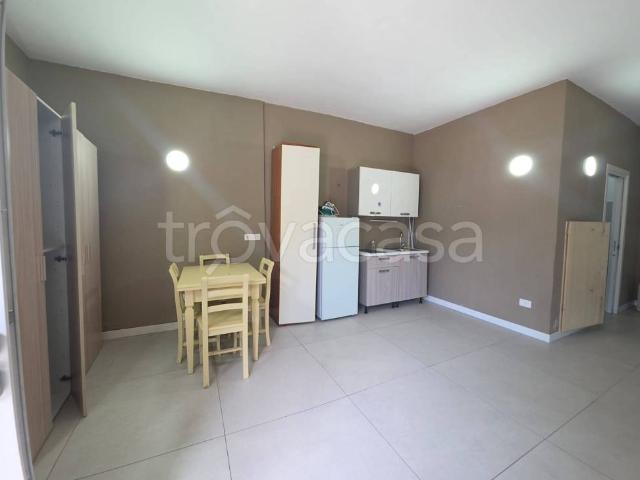 Fittasi loft/open space a Pozzuoli via Domitiana, 10, Arco Felice