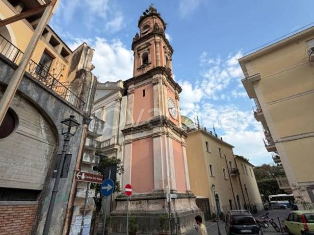 Fittasi quadrilocale a Salerno via Fusandola, Centro Storico Teatro Verdi