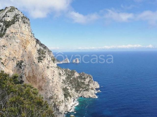 Fittasi quadrilocale ad Anacapri via Migliara