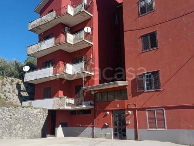 Fittasi trilocale a Montefalcione via Stazione, 43