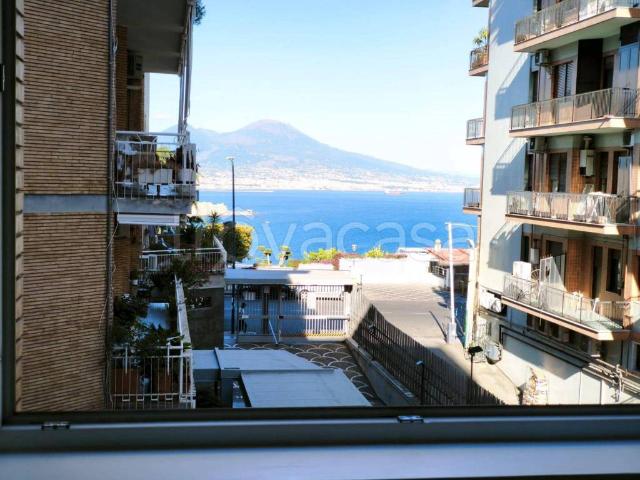 Fittasi trilocale a Napoli via Orazio, Posillipo