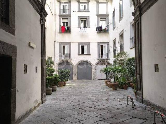 Fittasi trilocale a Napoli via Nilo, 28, Centro Storico