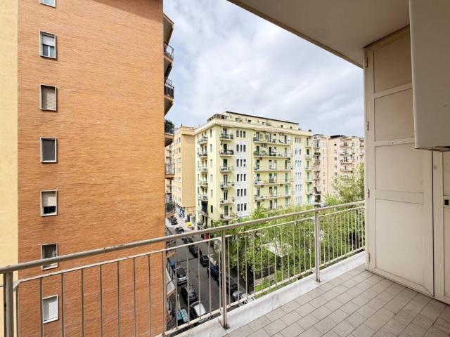 Fittasi trilocale a Napoli piazza dell'Immacolata, Arenella