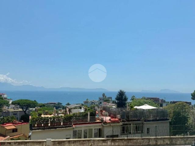 Fittasi trilocale a Napoli, Posillipo
